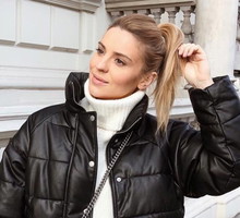 Kasia Tusk łączy sneakersy z wełnianym płaszczem