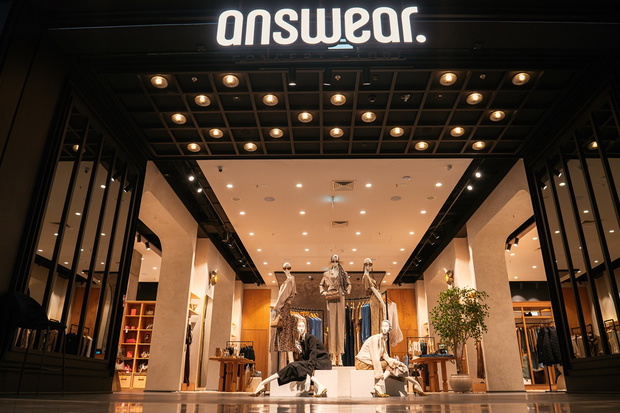 GUESS w Answear Concept Store