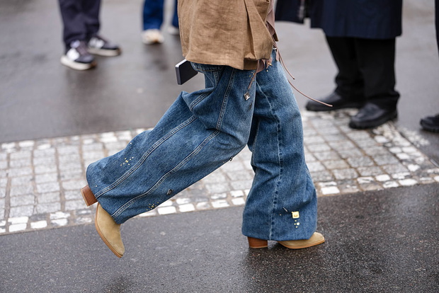 „Vanilla suede boots” – najmodniejsze buty zimy 2025 w stylu scandi