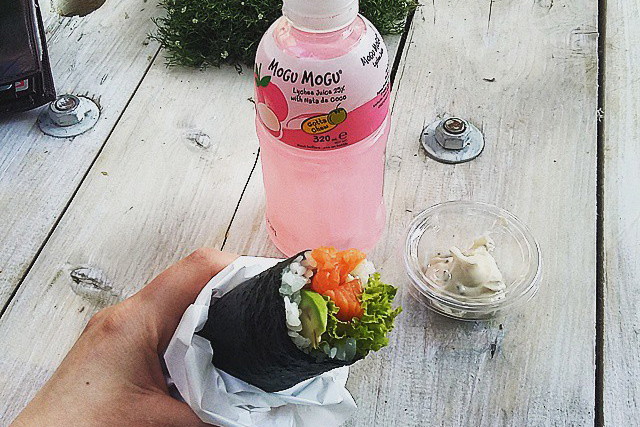Warszawa pokochała sushi w rolkach!