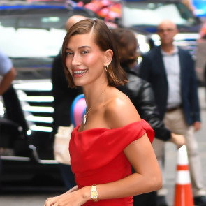 Aperol spritz make up to wiralowy trend na TikToku. Najmodniejszym makijażem lata okrzyknęła go również Hailey Bieber