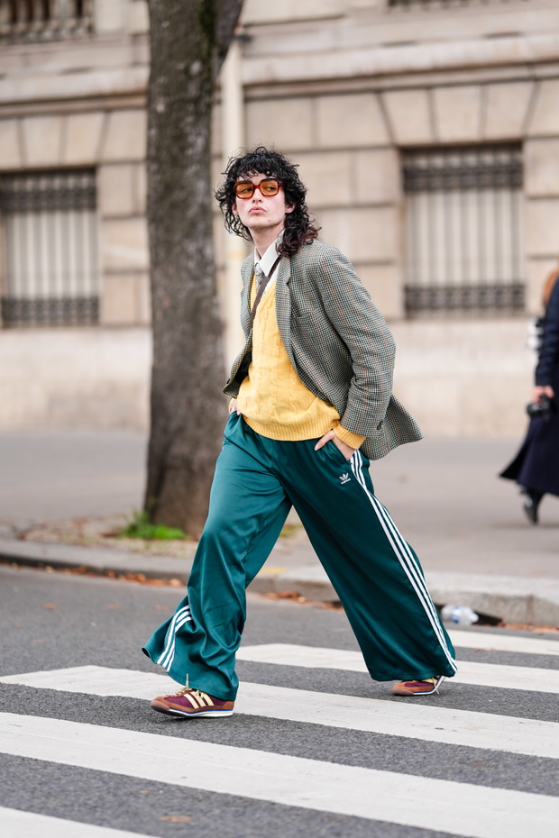 Street Style - Paris Fashion Week - Womenswear Spring/Summer 2025 - Day Nine