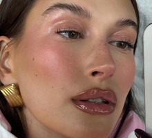 jelly lips Hailey Bieber