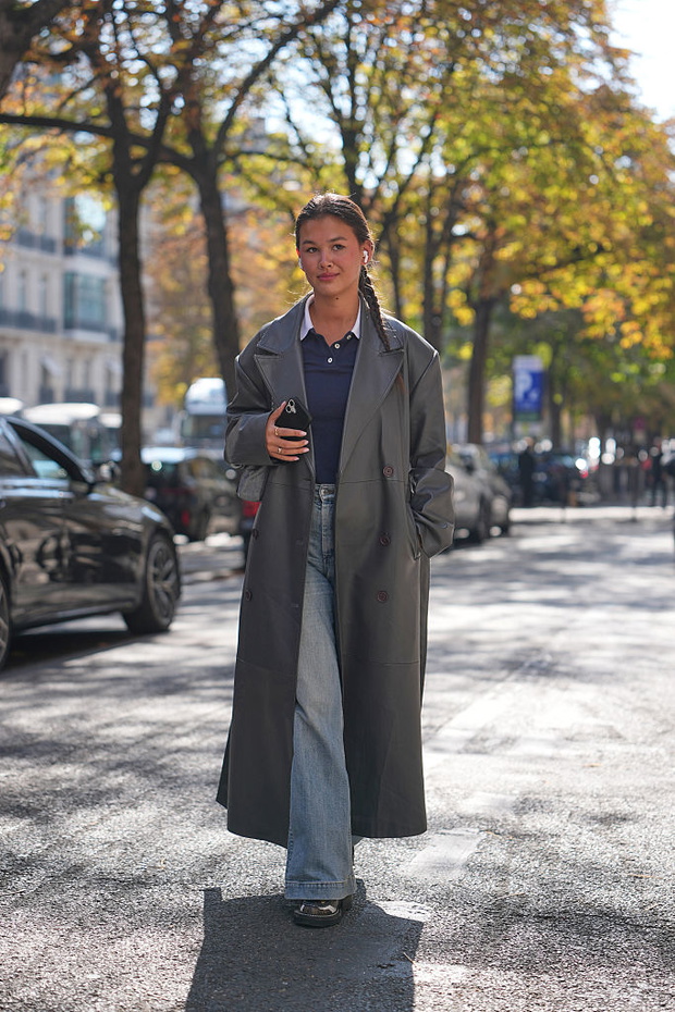 „Navy trench” i „grey wool trousers” – nowy paryski uniform zimy 2025
