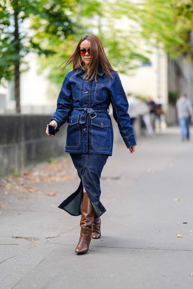 Street Style - Paris Fashion Week - Womenswear Spring/Summer 2025 - Day Eight