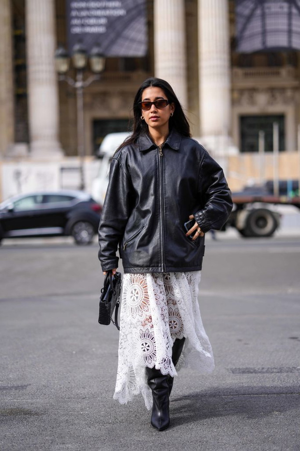 Street Style - Paris Fashion Week - Womenswear Fall Winter 2023 2024 : Day Eight