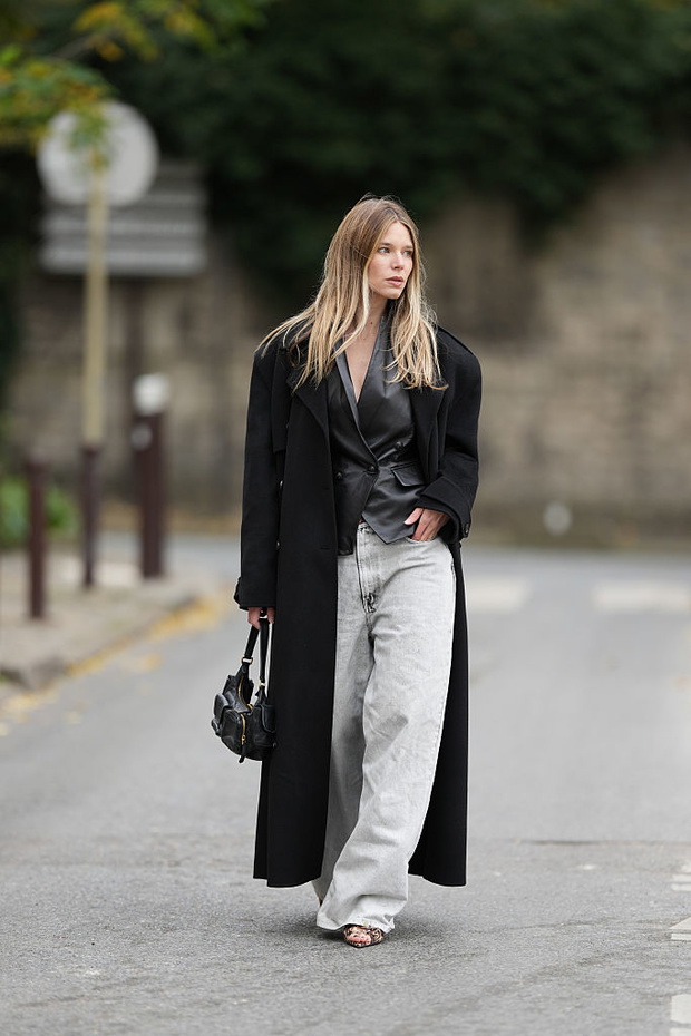 „Paper bag jeans” wracają w stylu French girl chic – trend 2025