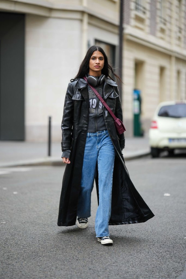 Street Style - Paris Fashion Week - Womenswear Fall Winter 2023 2024 : Day Seven