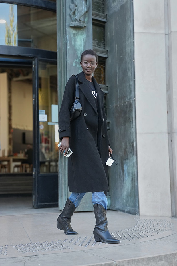 Street Style - Paris Fashion Week - Womenswear Spring Summer 2026 - Day Nine