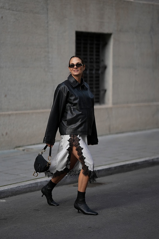 „Satin maxi skirt” – must-have na święta 2025 w stylu it-girls