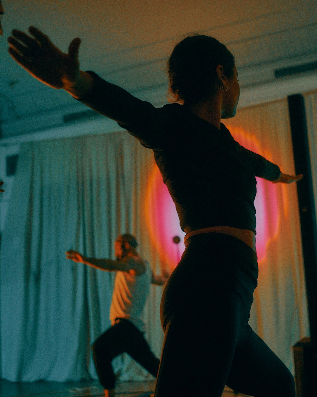Techno joga – praktyka i medytacja w rytm bicia serca