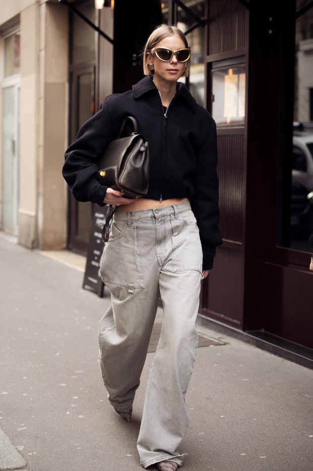 „Taupe jeans” – nowy ulubieniec minimalistek na 2025