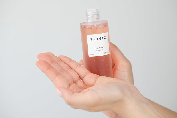 beigic-treatment-essence-nawilzajaco-rozswietlajaca-esencja-do-twarzy-120-ml8