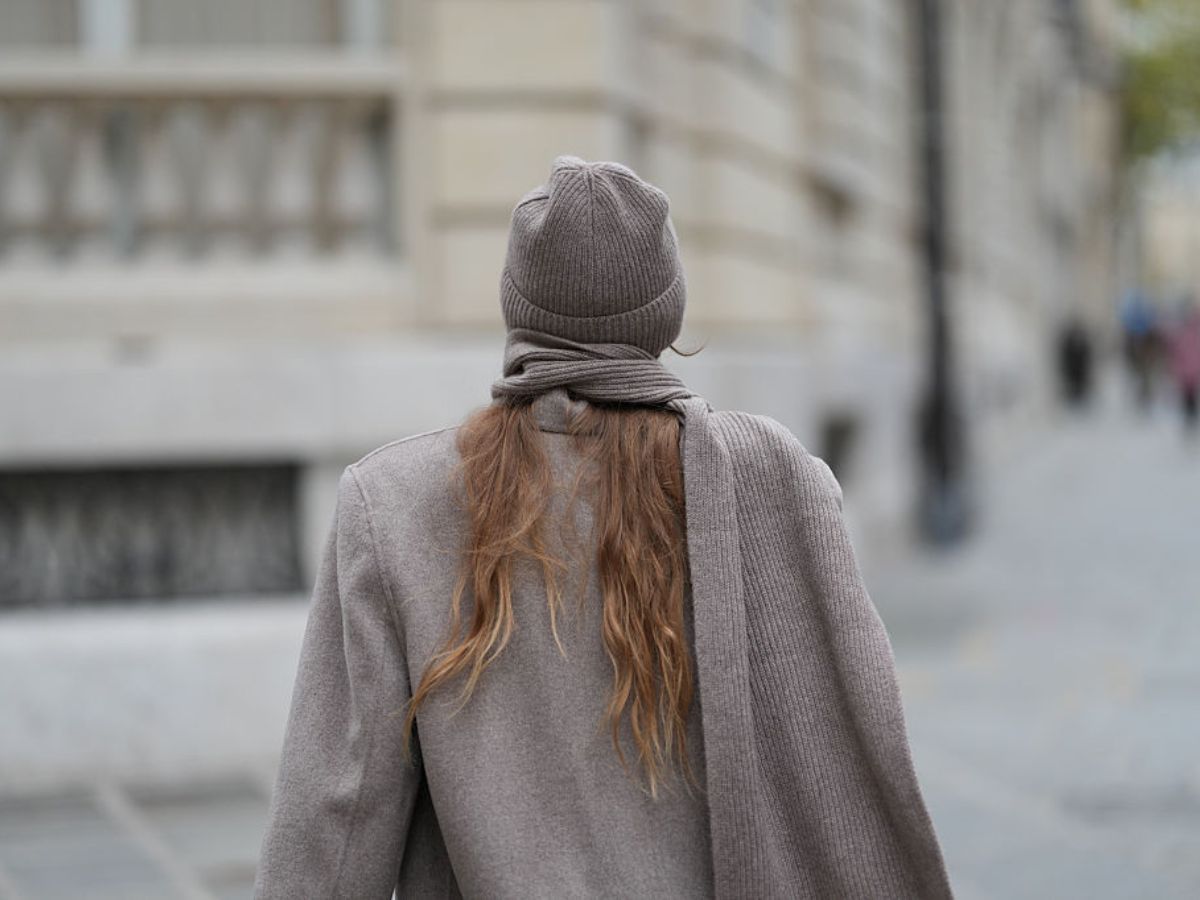 Wełniana czapka beanie i ocieplacze z alpaką to zestaw „must-buy” na zimę