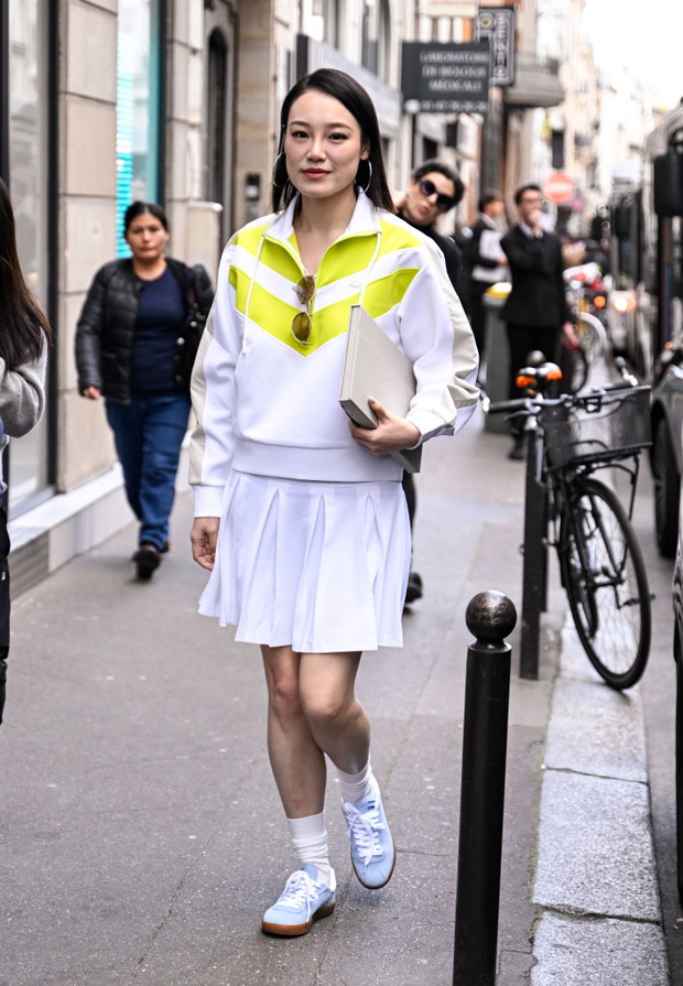 Street Style - Paris Fashion Week - Womenswear Spring/Summer 2025 - Day Nine