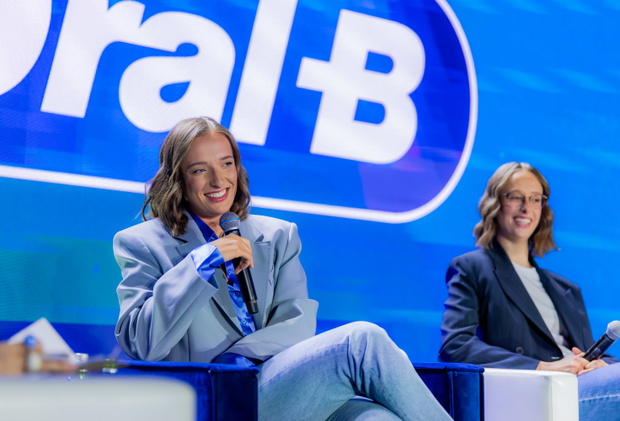 Iga i Agata Świątek podczas konferencji inaugurującej kampanię "Zdrowe nawyki to zdrowe uśmiechy" Oral-B