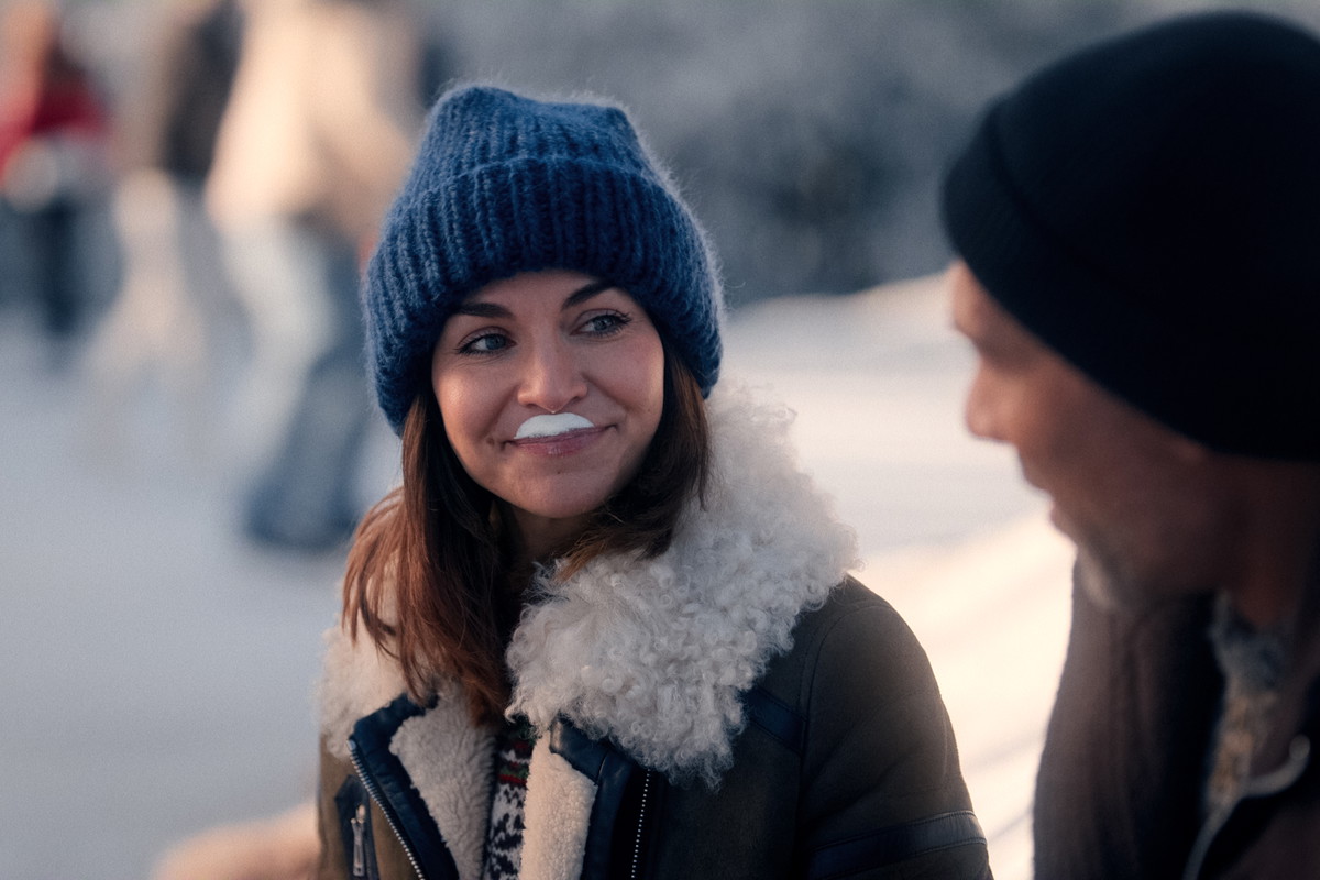 nietypowy serial świąteczny facet na święta netflix