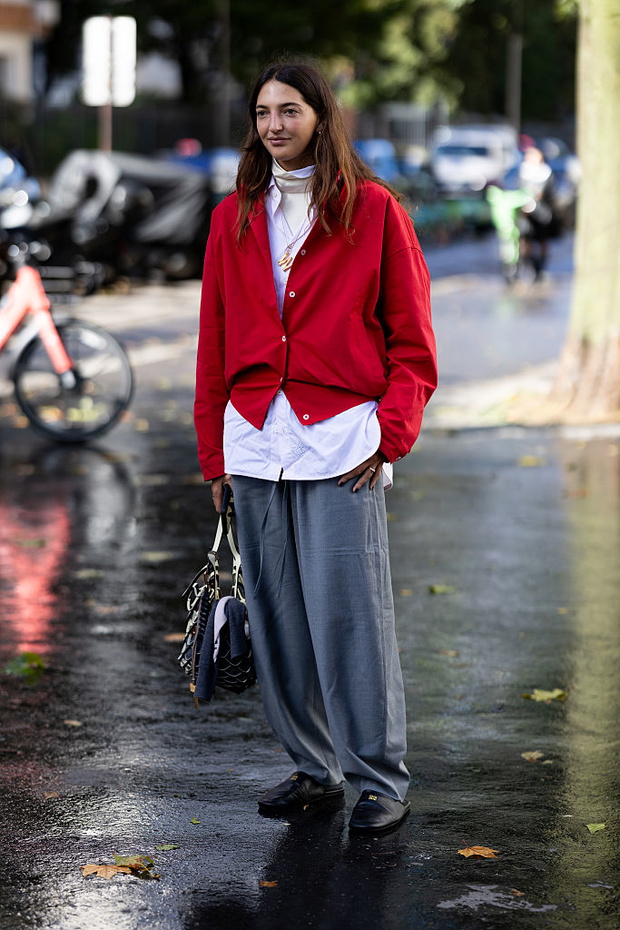 czerwony sweter