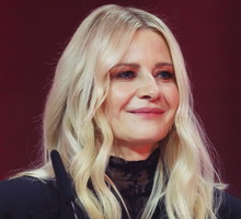 Małgorzata Kożuchowska w modnym swetrze z szalem