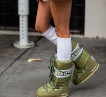 Moon boots