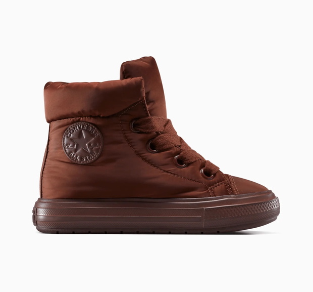 Zimowe buty z TikToka – nowe „sneakersy” do wełnianych płaszczy