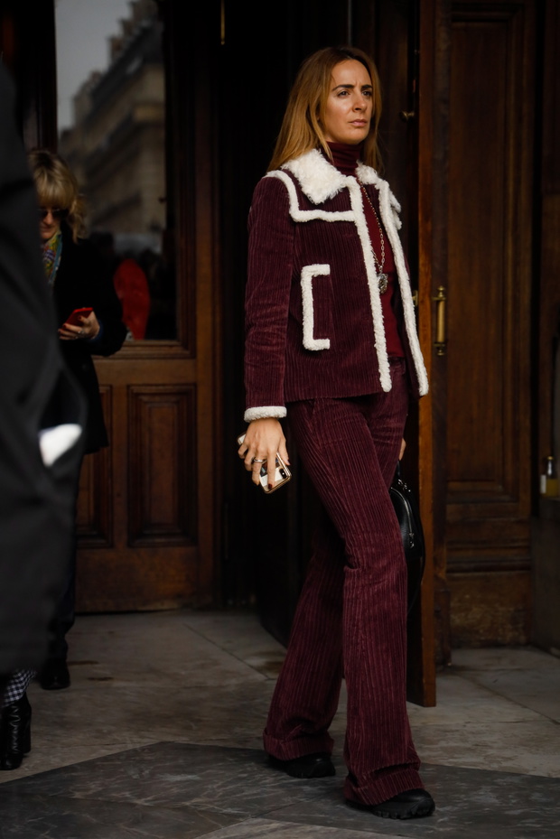 Street Style - Paris Fashion Week - Womenswear Fall/Winter 2020/2021 : Day Eight