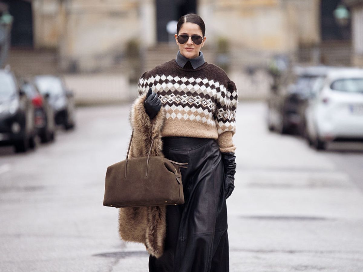 Ten piernikowy sweter z wełną i alpaką to hit wielbicielek „power dressing”