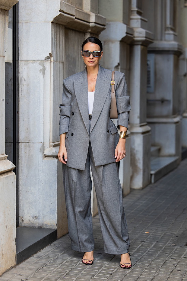 Executive Chic – szary garnitur power dressing zimą 2025