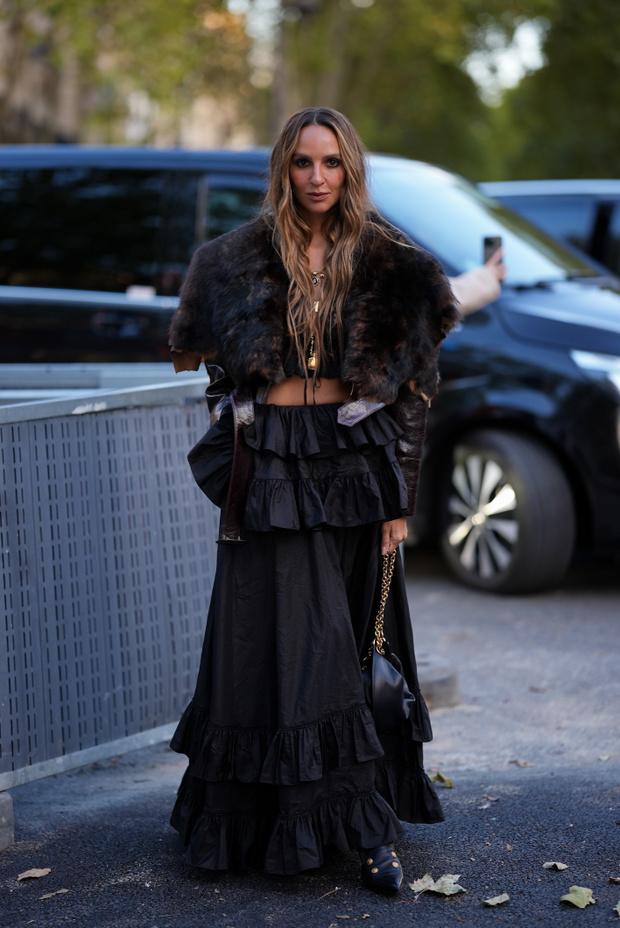 Street Style - Paris Fashion Week - Womenswear Spring Summer 2026 - Day Seven