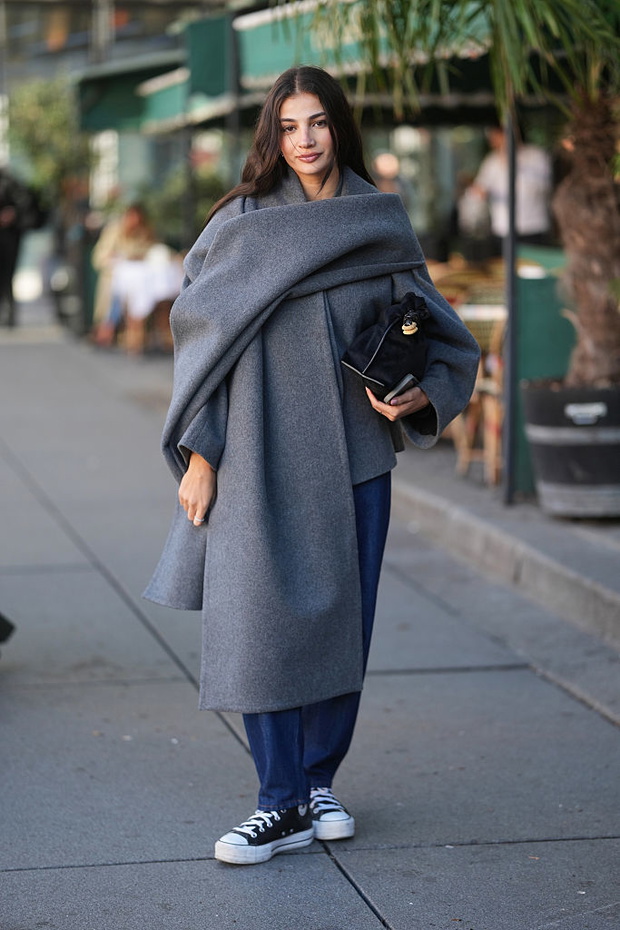 Sculptural Scarf Coat – płaszcz z wybiegów w wersji sieciówkowej