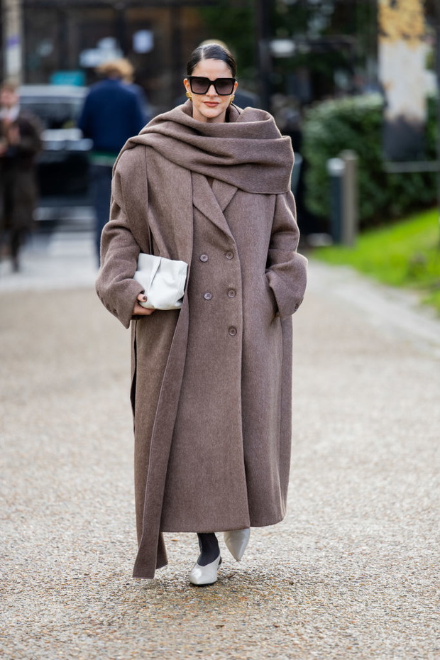 Sculptural Scarf Coat – płaszcz z wybiegów w wersji sieciówkowej
