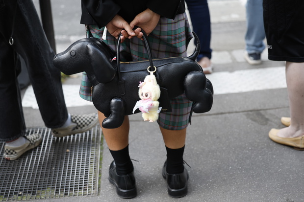 Street Style - Paris Fashion Week - Womenswear Spring Summer 2026 - Day Three