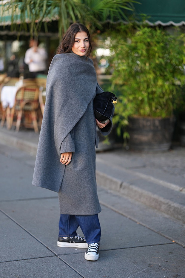 Built-In Scarf Coat – wyszczuplający płaszcz zimy 2025/2026