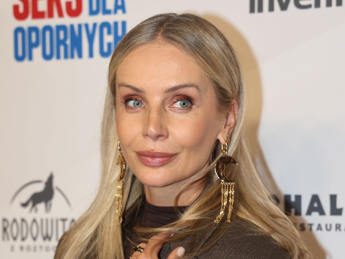 Agnieszka Woźniak-Starak w swetrze „dijon”