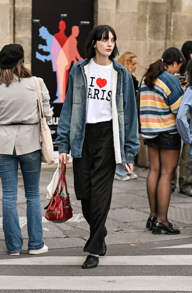 Street Style - Paris Fashion Week - Womenswear Spring Summer 2026 - Day Nine