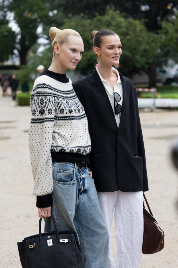 Street Style - Paris Fashion Week - Haute Couture Fall/Winter 2025/2026 - Day One
