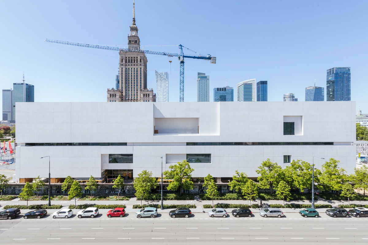 Budynek Muzeum Sztuki Nowoczesnej w Warszawie, widok od ulicy Marszałkowskiej. Fot. Marta Ejsmont