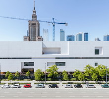 Budynek Muzeum Sztuki Nowoczesnej w Warszawie, widok od ulicy Marszałkowskiej. Fot. Marta Ejsmont