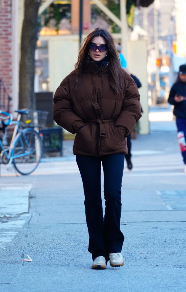 Belted Down Coat – puchówka z paskiem wraca do mody