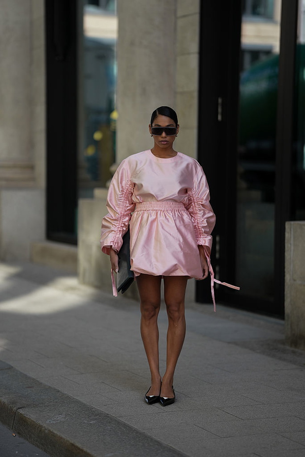 Baby pink w trendach 2025. Jak nosić róż w nowym wydaniu