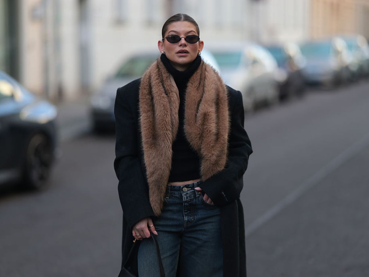 Dwurzędowy melanżowy płaszcz z futrzaną etolą i domieszką wełny znalazłam w H&amp;M