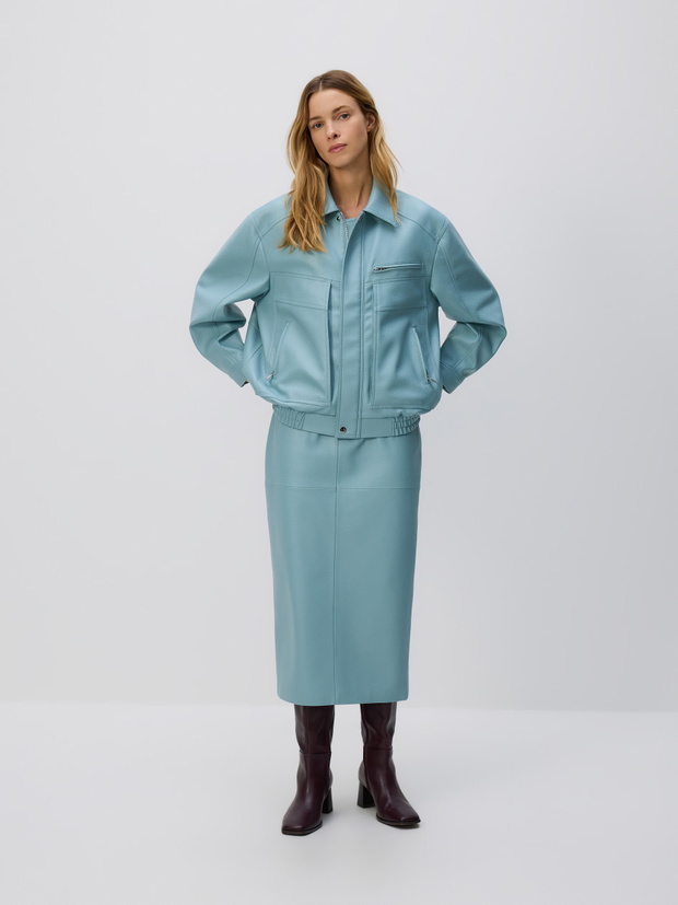 Kolorowy total look – nowa mała czarna 2026