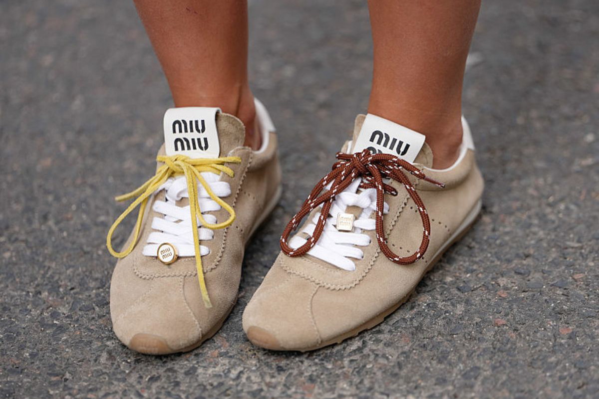 W H&M znalazłam 100% zamszowe sneakeriny w stylu Miu Miu na wiosnę 2026