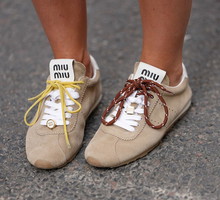 W H&M znalazłam 100% zamszowe sneakeriny w stylu Miu Miu na wiosnę 2026