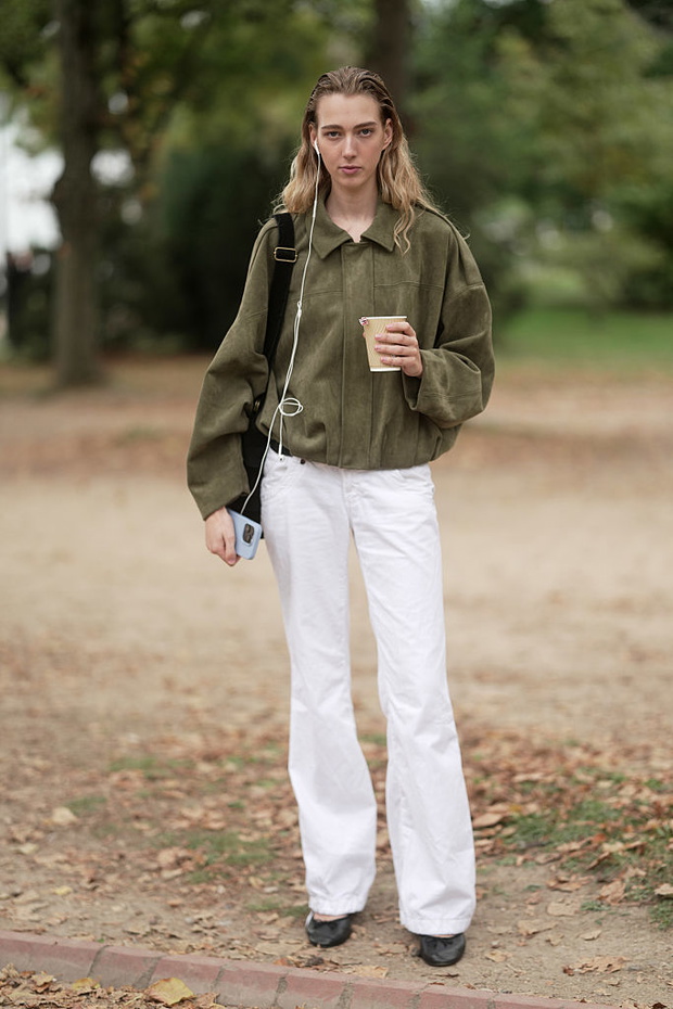 Flared jeans – najmodniejsze jeansy sezonu