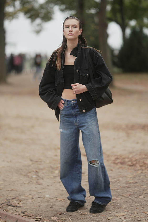 Ultra-wide leg jeans – najmodniejsze jeansy zimy 2026