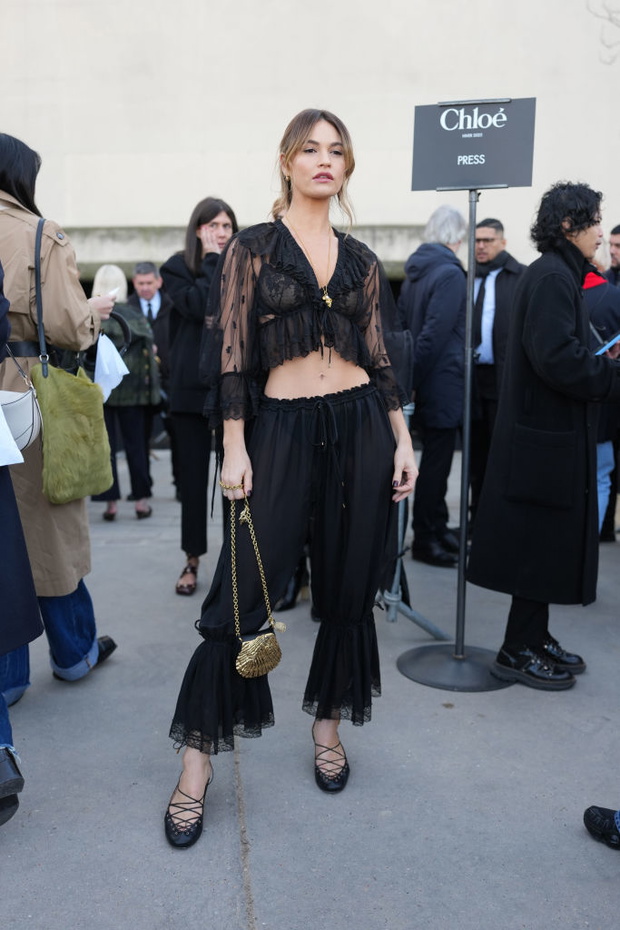 Street Style - Paris Fashion Week - Womenswear Fall/Winter 2025/2026 - Day Four