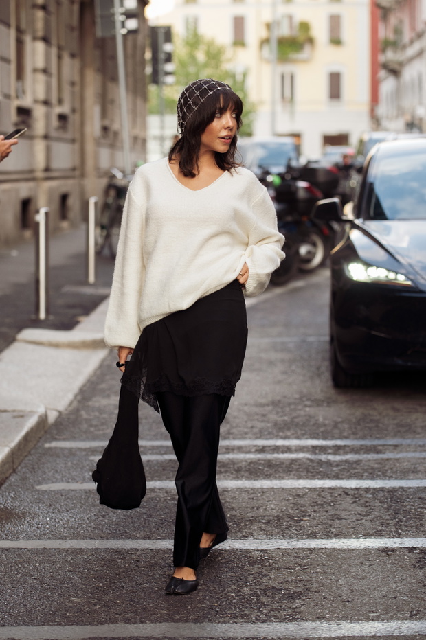 Street Style - Day 1 - Milan Fashion Week - Womenswear Spring/Summer 2026