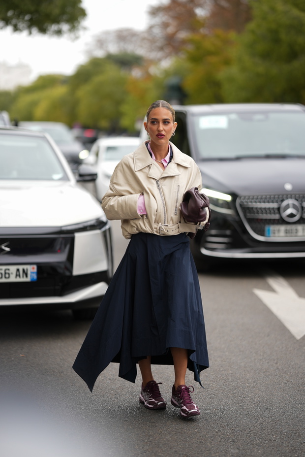 Street Style - Paris Fashion Week - Womenswear Spring Summer 2026 - Day Five