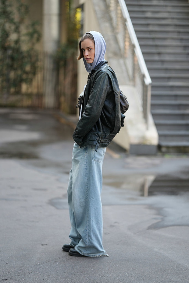 Ultra-wide leg jeans – najmodniejsze jeansy zimy 2026
